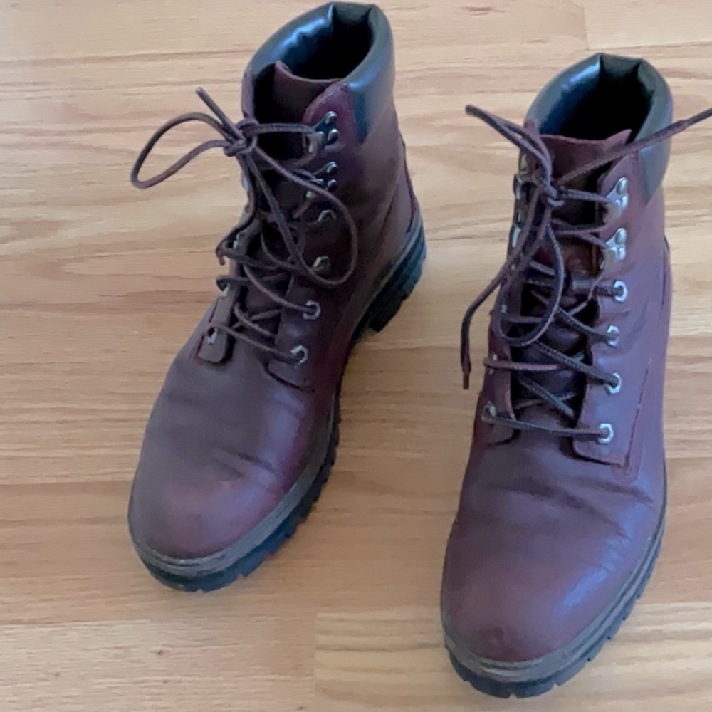 Timberland boots maroon lace up leather hiking boot.
